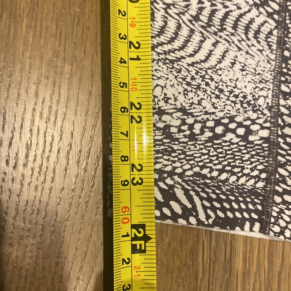 Lululemon size 4 python legging - Picture 6 of 7